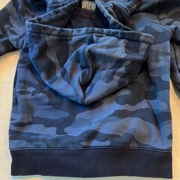 Gap - Picture 3 of 5